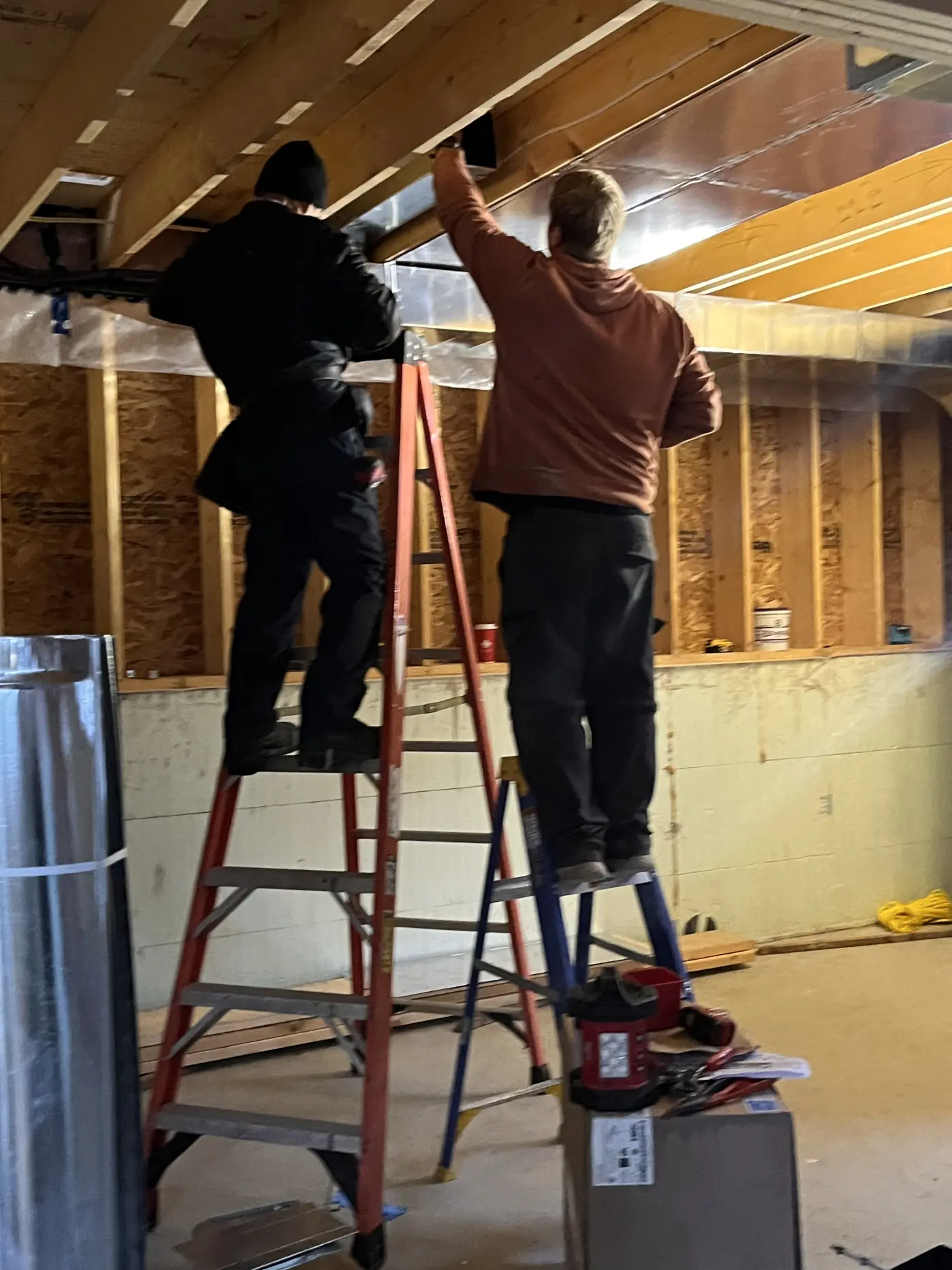 Borts-HVAC team duct installation
